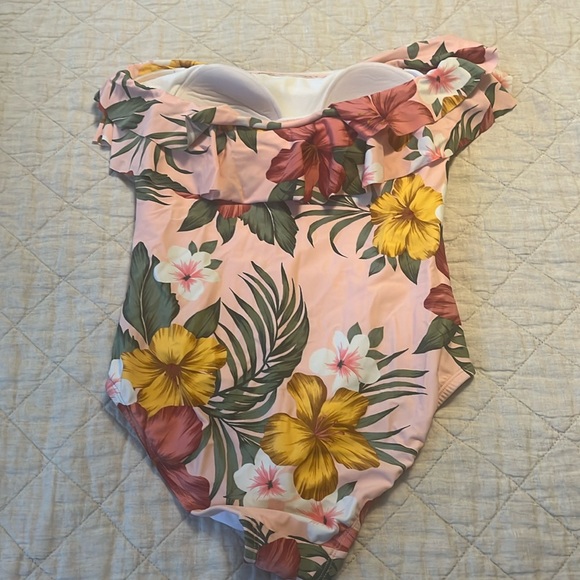 NWOT Floral swimsuit - Picture 4 of 8